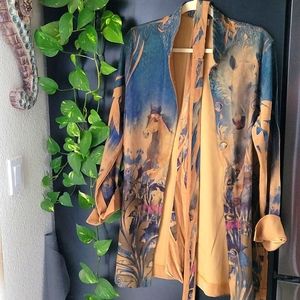 Very pretty shirt by Fantazia, sz M, in a mix of colors from camel to blues.